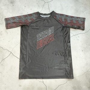 Tatami Rash Guard Short Sleeve Men’s Large MMA BJJ Compression Shirt Black Red